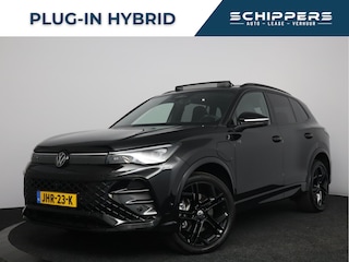 Volkswagen Tiguan 1.5 eHybrid R-Line Edition 272pk | Trekhaak 2.000kg trekgewicht | Panoramadak | Massagestoelen | PHEV | 360 graden camera |