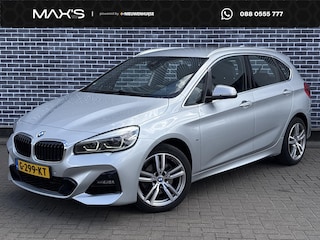 BMW 2-serie Tourer 220i High Executive | M-Sport | Head-up Display | Achteruitrijcamera | Elektrisch Verstelbare Voorstoelen | Trekhaak | Lederen Bekleding | Navigatie | Elektrische Achterklep | Lichtmetalen Velgen 18 inch | Stoelverwarming