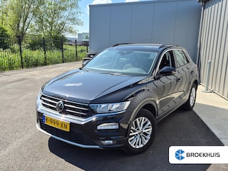 Volkswagen T-Roc 1.0 TSI Style | Navigatie | Cruise control adaptief | Apple carplay Andrpoid auto | Parkeersensoren voor/achter | DAB | 16"LMV