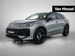 Volkswagen T-Roc 1.5 eTsi R-Line First Edition 150 PK Automaat | Demo | Black Style | Trekhaak | Panoramadak | Harman Kardon geluidssysteem | 360 Camera | Navigatie | Apple Carplay | Keyless access | Achterklep elektrisch | Stoelverwarming | IQ Lights | 20" Velgen in zwart | Adaptief onderstel | Android Auto | Dodehoeksensoren | Parkeersensoren |