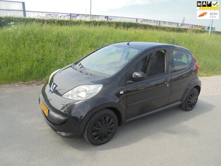 Peugeot 107 1.0 benzine 5 deurs airco 145.000km