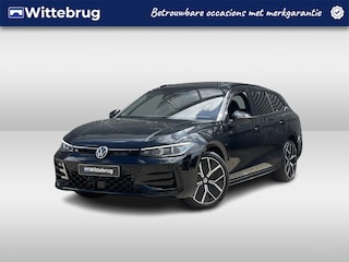 Volkswagen Passat Variant 1.5 eHybrid 272PK DSG R-Line Edition / Resterende Fabrieksgarantie tot 11-08 2030 / Trekhaak / Panoramadak / Leer / 19'' LMV / VW