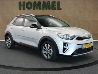 Kia Stonic 1.0 T-GDi MHEV DynamicPlusLine - ORIGINEEL NEDERLANDSE AUTO - AFKOMSTIG VAN 1E EIGENAAR - VOLLEDIGE ONDERHOUDSHISTORIE AANWEZIG - CAMERA - NAVIGATIE - PARKEERSENSOREN ACHTER - CLIMATE CONTROL - ARMSTEUN VOOR - APPLE CARPLAY/ ANDROID AUTO - KEYLESS ENTRY/ START - ADAPTIEVE CRUISE CONTROL