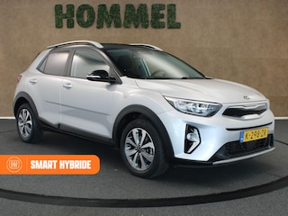 Kia Stonic 1.0 T-GDi MHEV DynamicPlusLine - ORIGINEEL NEDERLANDSE AUTO - AFKOMSTIG VAN 1E EIGENAAR - VOLLEDIGE ONDERHOUDSHISTORIE AANWEZIG - CAMERA - NAVIGATIE - PARKEERSENSOREN ACHTER - CLIMATE CONTROL - ARMSTEUN VOOR - APPLE CARPLAY/ ANDROID AUTO - KEYLESS ENTRY/ START - ADAPTIEVE CRUISE CONTROL