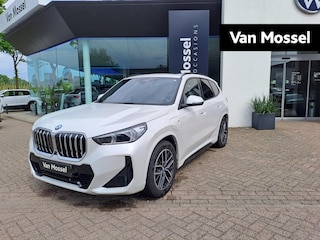 BMW X1 xDrive25e | M-SPORT | PANO-SCHUIFDAK | LEER | 360 CAMERA | STOELVERWARMING |