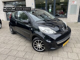 Peugeot 107 1.0-12V XR 3Drs Beurt Weinig km NAP APK
