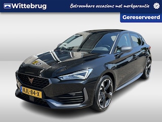 Cupra Leon 1.4 e-Hybrid Performance / AUTOMAAT/ ACC/ DODEHOEK/ PARK.SENSOREN V+A/ CAMERA/ STUUR+STOELVERWARM./ KEYLESS/ DIGITAL DASH/ RIJ-MODI/ DAB/ NAVI/ CLIMA/ LED/ 18'' LMV