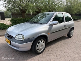 Opel Corsa 1.2i-16V Strada AUTOMAAT