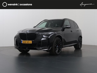 BMW X5 xDrive50e | M-Pakket Pro | Iconic Glow | Carbon in en exterieurpakket | Alcantara Hemel | Travel Pakket | Innovation Pack | Comfort-Pakket Plus | Comfort stoelen | Stoelverwarming/Koeling | SoftClose | 22" Lichtmetalen Jet Black | Fabrieksgarantie tot 08-2027 |