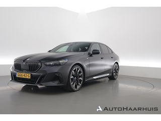 BMW 550e xDrive M-Sport Pro | Rijklaar! | SOH 93.7% | 6-Cilinder | Pano | Elek. Trekhaak | Bowers&Wilkins | Widescreen | Ventilatie | Stoel-stuurverw. | Sfeerverl. | 360*+PDC | LED | Elek. Klep | V