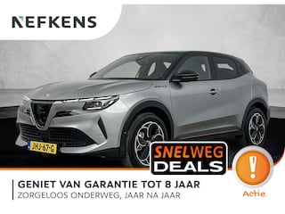 Alfa Romeo Junior 1.2 Turbo Hybrid Ibrida Speciale | Sport stoelen | Panoramadak | Dodehoekdetectie | Apple Carplay/Android Auto | Navigatie | Adaptieve Cruise Control | LED Matrix koplampen
