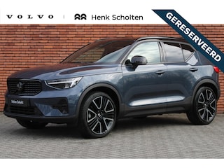 Volvo XC40 B4 Plus Black Edition | Panoramisch schuif-/kanteldak | Elektrisch verstelbare voorstoelen met geheugenfunctie | 360 graden camera | Extra getint glas achter | Premium audio by Harman Kardon | Dak in contrasterende kleur Black Stone | Stoel- / stuurwielverwarming | 20 inch. lichtmetalen velgen | Adaptieve cruise control | BLIS