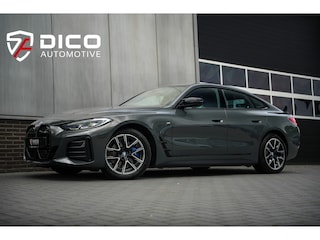 BMW i4 M50 84 kWh 544 pk M-Sportpakket / BTW-Auto/ Dravitgrau/ Harman&Kardon/ Keyless/ Led-Koplamp/ Adap.Cruise/ Lucht-Vering/ Sport-Stoelen/ Stoel.Verw./ Trekhaak/ 18'' LMV