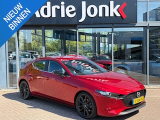Mazda 3 2.0 e-SkyActiv-X M Hybrid 180 Comfort met Bose AUTOMAAT | LEDER | Bose Audio | A.CAMERA | HEAD-UP DISPLAY | APPLE CARPLAY/ANDROID AUTO | 18"LM VELGEN | NED.AUTO | DELAER ONDERHOUDEN |