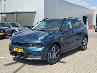 Lynk & Co 01 1.5 Panorama Dak | 20" Lichtmetaal | Parkeersensoren Voor + Achter | Carplay | Elek. Stoelen | Climate | Achteruitrijcamera | Airco (automatisch) | Apple Carplay/Android Auto|telefoonintegratie premium