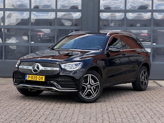 Mercedes-Benz GLC 300e 4-Matic AMG Line Panoramadak | Trekhaak | Apple Carplay | 4 Seizoen banden | Stoelverwarming | Achteruitrijcamera