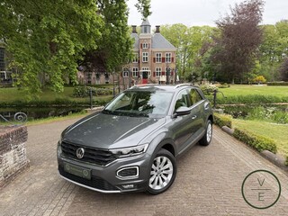 Volkswagen T-Roc 1.5 TSI Sport | Keyless | Camera | Trekhaak | DigiDash |