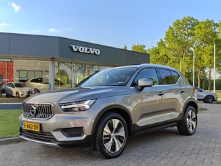 Volvo XC40 T4 211PK Recharge Inscription Expression | Trekhaak | Blis | Camera Achter | Stoel & Stuur verwarm. | 18''