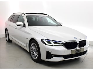 BMW 5-serie Touring 520e High Executive-Comfortstoelen- Harman Kardon - Comfort/ Massage-HUD-Panorama-Trekhaak-Comfort access, digitaal dashboard HUD, Carplay, comfort stoelen