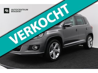 Volkswagen Tiguan 1.4 TSI R-Line Edition (PANORAMADAK, TREKHAAK, STOELVERWARMING, ELEKTR STOELEN, NAVIGATIE, SENSOREN)