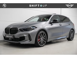 BMW M135i xDrive Panoramadak | Head Up | Harman Kardon