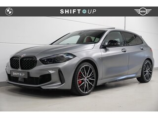 BMW M135i xDrive Panoramadak | Head Up | Harman Kardon