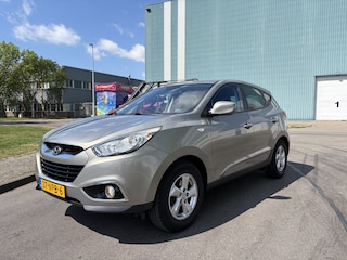 Hyundai ix35 2.0-16V Dynamic Automaat 165 PK. Prachtige en als nieuw rijdende auto !!! Onverwoestbare en zeer betrouwbare auto !!
