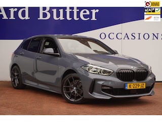 BMW 118i Executive M-Sport+Live-Cockpit+Leder+Led+stoel-verw+Audio-Pack+Premium-Strom-Bay Kleur+Dak-Sioler+Navi +Body-Kitt