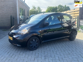 Toyota Aygo 1.0-12V | groot scherm | nieuwe apk | subwoofer en dikke boxen !