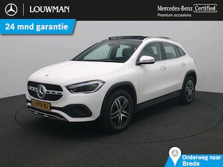Mercedes-Benz GLA 180 Business Solution Luxury Panorama Schuif-Kanteldak | Parkeerpakket met achteruitrijcamera | MultiBeam Ledkoplampen. Inclusief 24 maanden Mercedes-Benz Certified garantie voor Europa.