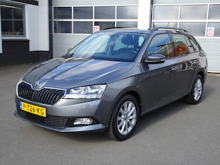 Skoda Fabia Combi 1.0 TSI Ambition Automatische airco, parkeersensoren, cruise controle, licht metalen velgen, apple carplay, android auto, trekhaak, winterwielen set, enz