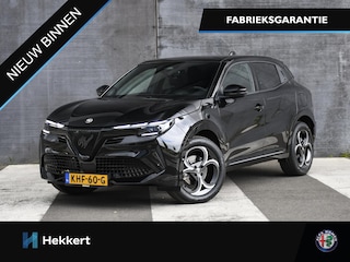 Alfa Romeo Junior Sport Speciale 1.2 Turbo Hybrid 145pk Automaat PANO | TECHNO-PACK | 18''LM | DODE HOEK | STOELVERW. | PDC + CAM.