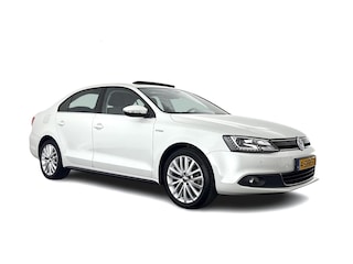 Volkswagen Jetta 1.4 TSI Hybrid Highline Aut. *PANO | XENON | NAVI-FULLMAP | HEATED-COMFORTSEATS | PRIVACY-GLASS | SHIFTPADDLES |  ECC | PDC | CRUISE | KEYLESS | 17''ALU*
