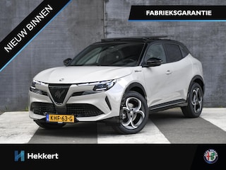 Alfa Romeo Junior Sport Speciale 1.2 Turbo Hybrid 145pk Automaat PANO | TECHNO-PACK | 18''LM | DODE HOEK | STOELVERW. | PDC + CAM.