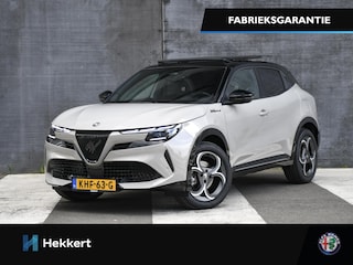 Alfa Romeo Junior Sport Speciale 1.2 Turbo Hybrid 145pk Automaat PANO | TECHNO-PACK | 18''LM | DODE HOEK | STOELVERW. | PDC + CAM.