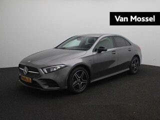 Mercedes-Benz A-klasse 250 e Premium Plus | Climate Control | Sfeerverlichting | Achteruitrijcamera | Apple Carplay/Android Auto | Lichtmetalen Velgen |