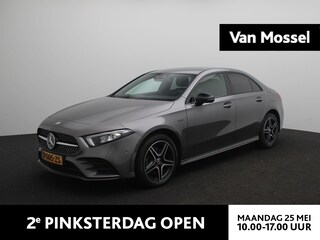 Mercedes-Benz A-klasse 250 e Premium Plus | Climate Control | Sfeerverlichting | Achteruitrijcamera | Apple Carplay/Android Auto | Lichtmetalen Velgen |
