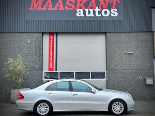 Mercedes-Benz E-klasse 240 / Aut / Avantgarde / Pano solar sunroof / Leder / NL auto / RECENTLY SERVICED!