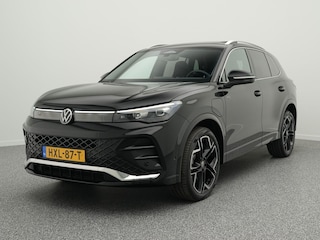 Volkswagen Tiguan R-Line 1.5 eHybrid 272 PK | LED Plus | Panoramadak | Trekhaak | DCC | Side Assist | Stoelverwarming |