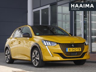 Peugeot 208 EV GT Pack 50 kWh | Adaptive cruise control | Navigatie | Achteruitrijcamera | Alcantara bekleding | Lichtmetalen velgen 17 inch | Panorama dak | Afneembare trekhaak voor fietsendrager | Keyless entry en start | Extra getint glas | Stoelverwarming