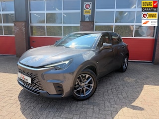 Lexus LBX Business Line 2WD, 4 seizoenbanden, Stoel en stuur verwarming, Dode hoek detectie,