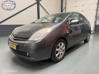 Toyota Prius 1.5 VVT-i Tech Keyless|Camera|Dealer-auto!