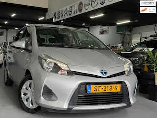 Toyota Yaris 1.5 Full Hybrid Aspiration/ AUTOMAAT/ nap/ 2e EIG/ dealeronderhouden/ 1jaar apk/ zeer nette auto.