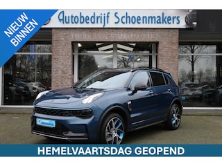 Lynk & Co 01 1.5 MY23! 6.6kWh ZWARTE-HEMEL ROLHOES MY23 360-CAMERA PANO/SCHUIF INFINITY DAB NAVI CARPLAY STOELVERWARMING ELEK.ACHTERKLEP 20"LMV