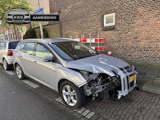 Ford Focus Wagon 1.6 TI-VCT Ti. Schadeauto Motor loopt Airco