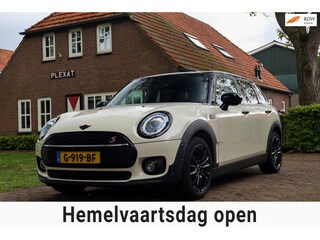Mini Clubman 1.5 Cooper Business Edition Aut. | Panorama | Sportstoelen | Harman-Kardon | Engelse Achterlichten | Historie |