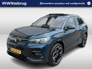 Volkswagen Tiguan 1.5 eHybrid R-Line / AUTOMAAT/ 272 PK/ GARANTIE TM 06-2030/ PANO/ TREKHAAK/ STOELVENTILATIE/ 360 CAMERA/ DODEHOEK/ ACC/ MEMORY SEAT/ STUUR+STOELVERWARM./ MASSAGE/ HARMAN KARDON/ ELEK.ACHTERKLEP/ APP-CONNECT