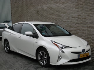 Toyota Prius 1.8 Executive - Stoelverwarming - Navigatie -
