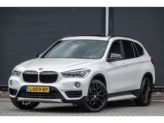 BMW X1 xDrive20d 190pk Aut. | High Executive | Shadowline | Panoramadak | Leder | Trekhaak | 20'' | Mineral Weiss