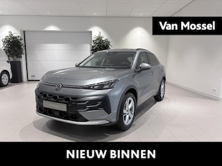 Volkswagen T-Roc 1.5 eTsi Life First Edition 116 PK Automaat | Keyless access | 18" Lichtmetalen velgen | LED koplampen | Apple Carplay | Camera | Android Auto | Climate control | Stoelverwarming | Adaptive cruise control | Stuurverwarming |
